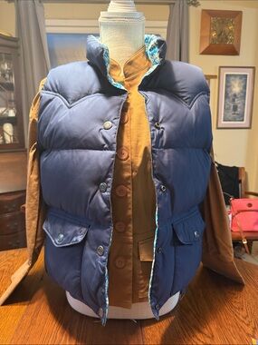American Eagle Outfitters Navy Puffer Vest with Turquoise Accent
